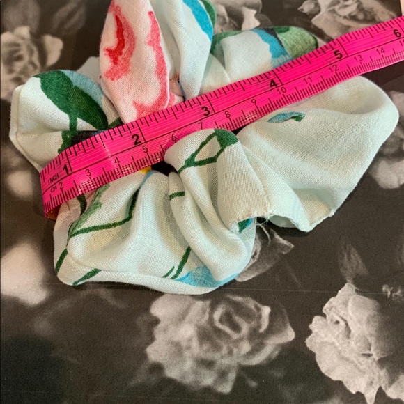 🌻 4/$20Hair tie/ Hair scrunchie/ Spring - Picture 5 of 7